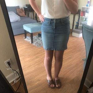 Ann Taylor loft denim skirt size 25/ 0